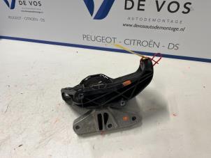Gebruikte Motorsteun Peugeot 5008 Prijs € 80,00 Margeregeling aangeboden door De Vos Autodemontagebedrijf