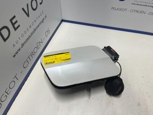 Gebruikte Tank Klep Peugeot 3008 II (M4/MC/MJ/MR) 1.6 16V Hybrid4 Prijs € 80,00 Margeregeling aangeboden door De Vos Onderdelen