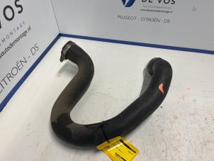 Gebruikte Intercooler Slang Citroen C4 Picasso (3D/3E) 1.6 16V eTHP Prijs € 35,00 Margeregeling aangeboden door De Vos Onderdelen