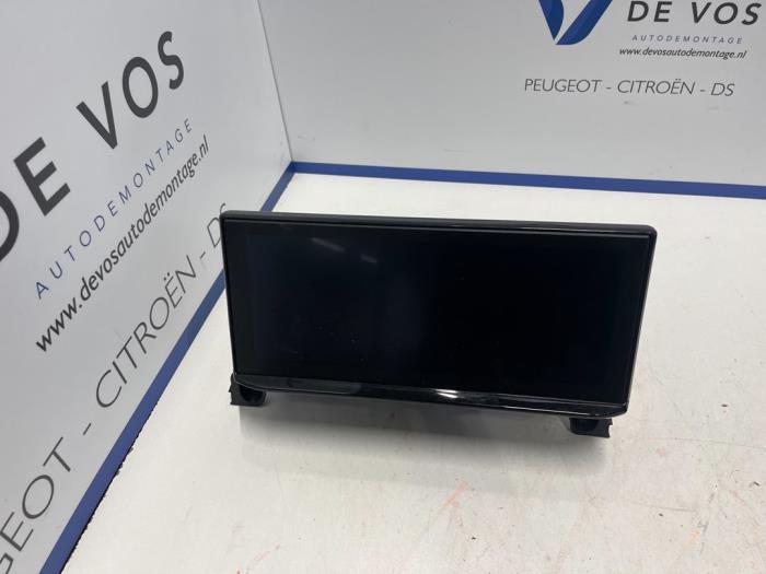 Gebruikte Display Interieur Peugeot 5008 Prijs € 250,00 Margeregeling aangeboden door De Vos Onderdelen