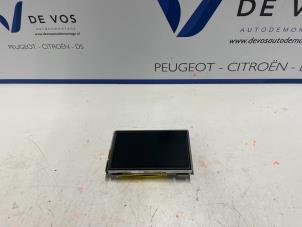 Gebruikte Display Interieur Peugeot 208 I (CA/CC/CK/CL) 1.2 12V e-THP PureTech 110 Prijs € 250,00 Margeregeling aangeboden door De Vos Onderdelen