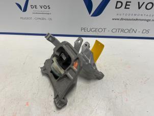 Gebruikte Motorsteun Peugeot 3008 Prijs € 70,00 Margeregeling aangeboden door De Vos Autodemontagebedrijf