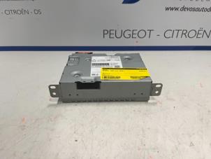 Gebruikte Radio Peugeot 3008 II (M4/MC/MJ/MR) 2.0 GT BlueHDi 180 16V Prijs € 500,00 Margeregeling aangeboden door De Vos Onderdelen