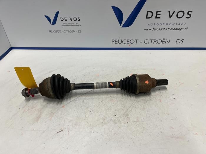 Gebruikte Steekas links-voor Citroen C4 Cactus (0B/0P) 1.2 PureTech 110 12V Prijs € 115,00 Margeregeling aangeboden door De Vos Onderdelen