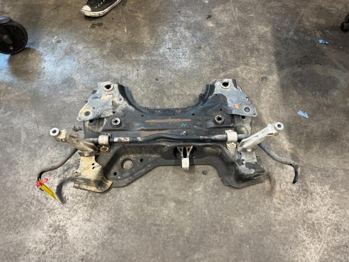 Gebruikte Subframe Opel Combo Cargo 1.5 CDTI 100 Prijs € 250,00 Margeregeling aangeboden door De Vos Onderdelen