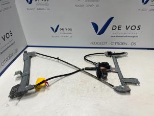 Gebruikte Ruitmechaniek 2Deurs links-voor Peugeot 207 CC (WB) 1.6 16V Prijs € 80,00 Margeregeling aangeboden door De Vos Autodemontagebedrijf
