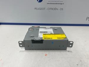 Gebruikte Radio Citroen C4 Cactus (0B/0P) 1.2 PureTech 110 12V Prijs € 450,00 Margeregeling aangeboden door De Vos Onderdelen