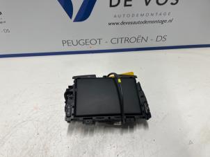 Gebruikte Navigatie Display Peugeot RCZ (4J) 1.6 16V THP Prijs € 350,00 Margeregeling aangeboden door De Vos Autodemontagebedrijf