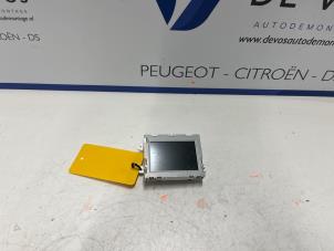 Gebruikte Display Interieur Peugeot RCZ (4J) 1.6 16V THP Prijs € 90,00 Margeregeling aangeboden door De Vos Autodemontagebedrijf