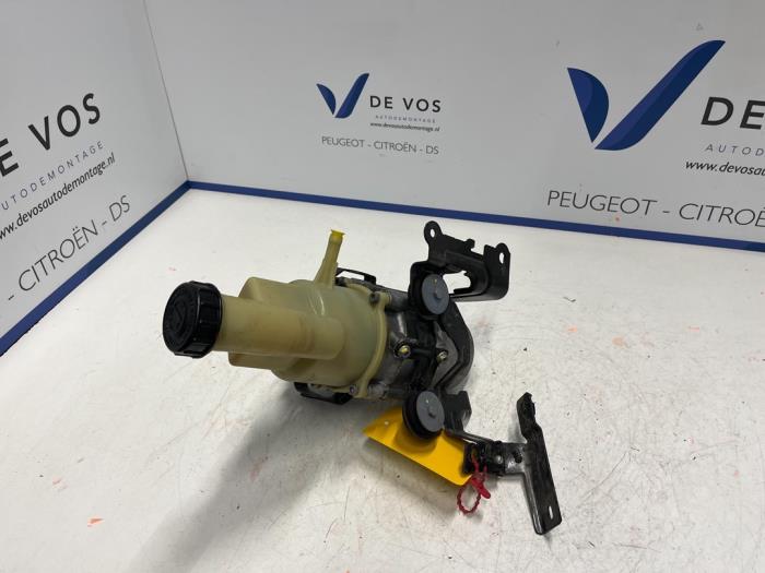 Pomp Servo van een Peugeot Expert (VA/VB/VE/VF/VY) 2.0 Blue HDi 180 16V 2017