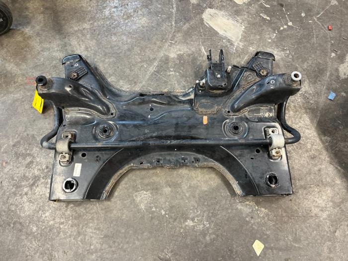 Gebruikte Subframe Peugeot Expert (V1/VA/VB/VE/VF/VT/VY) 2.0 Blue HDi 180 16V Prijs € 400,00 Margeregeling aangeboden door De Vos Onderdelen