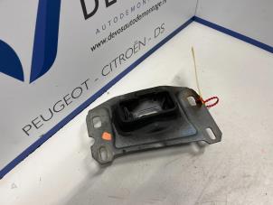 Gebruikte Versnellingsbak Steun Opel Grandland (X) 1.2 Turbo 12V Prijs € 70,00 Margeregeling aangeboden door De Vos Onderdelen