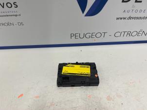 Gebruikte Wireless charger Peugeot 308 (F3/FB/FH/FM/FP) 1.5 Blue HDi 130 16V Prijs € 115,00 Margeregeling aangeboden door De Vos Onderdelen