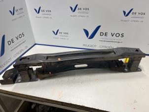 Gebruikte Bumperframe achter DS Automobiles DS 3/Crossback (UC/UJ/UR) 1.2 12V PureTech 155 Prijs € 135,00 Margeregeling aangeboden door De Vos Onderdelen