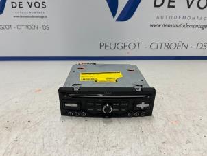 Gebruikte Radio CD Speler Peugeot 5008 I (0A/0E) 1.6 THP 16V Prijs € 250,00 Margeregeling aangeboden door De Vos Autodemontagebedrijf
