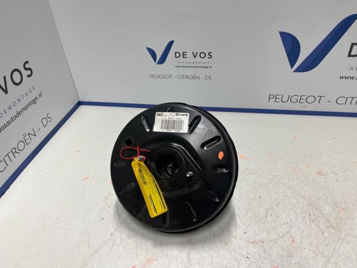 Gebruikte Rembekrachtiger Peugeot 208 II (UB/UH/UP) 1.2 Vti 12V PureTech 100 Prijs € 90,00 Margeregeling aangeboden door De Vos Onderdelen