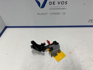 Gebruikte Sensor (overige) Peugeot 208 II (UB/UH/UP) 1.2 Vti 12V PureTech 100 Prijs € 35,00 Margeregeling aangeboden door De Vos Autodemontagebedrijf