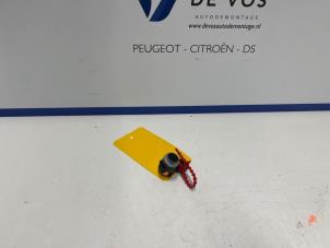 Gebruikte PDC Sensor Peugeot 208 II (UB/UH/UP) 1.2 Vti 12V PureTech 100 Prijs € 45,00 Margeregeling aangeboden door De Vos Autodemontagebedrijf