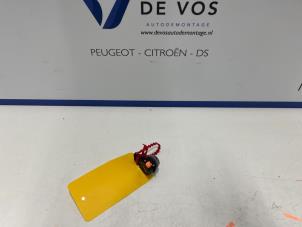 Gebruikte PDC Sensor Peugeot 208 II (UB/UH/UP) 1.2 Vti 12V PureTech 100 Prijs € 45,00 Margeregeling aangeboden door De Vos Autodemontagebedrijf
