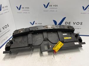 Gebruikte Frontpaneel DS Automobiles DS7 Crossback Prijs € 70,00 Margeregeling aangeboden door De Vos Autodemontagebedrijf