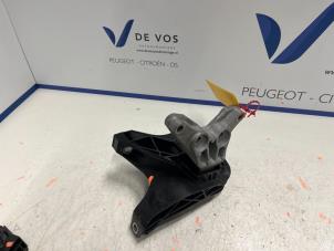 Gebruikte Motorsteun Peugeot 308 Prijs € 80,00 Margeregeling aangeboden door De Vos Autodemontagebedrijf
