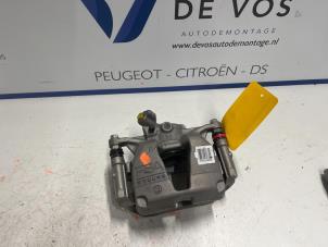Gebruikte Remklauw (Tang) rechts-voor Citroen C5 Aircross Prijs € 90,00 Margeregeling aangeboden door De Vos Autodemontagebedrijf