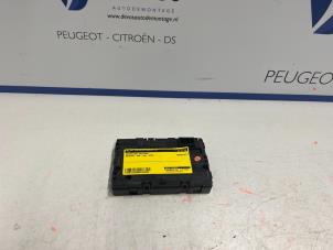 Gebruikte Wireless charger Peugeot 308 SW (F4/FC/FN/FR) 1.2 12V PureTech 130 Prijs € 115,00 Margeregeling aangeboden door De Vos Onderdelen