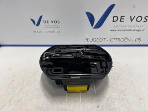 Gebruikte Krik Citroen C3 (SX/SW) 1.0 Vti 12V PureTech Prijs € 45,00 Margeregeling aangeboden door De Vos Autodemontagebedrijf