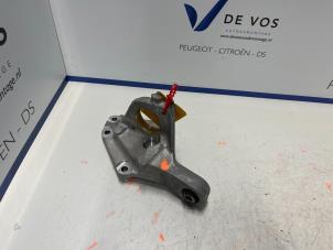 Gebruikte Motorsteun Peugeot Expert (V1/VA/VB/VE/VF/VT/VY) 2.0 Blue HDi 150 16V Prijs € 80,00 Margeregeling aangeboden door De Vos Onderdelen