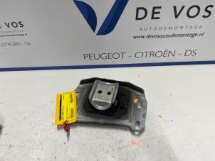 Gebruikte Versnellingsbak Steun Peugeot Partner (EF/EU) 1.5 BlueHDi 100 Prijs € 70,00 Margeregeling aangeboden door De Vos Autodemontagebedrijf