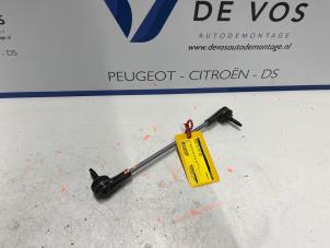 Gebruikte Aandrijfas links-voor Peugeot 208 II (UB/UH/UP) 1.2 Vti 12V PureTech 75 Prijs € 135,00 Margeregeling aangeboden door De Vos Autodemontagebedrijf