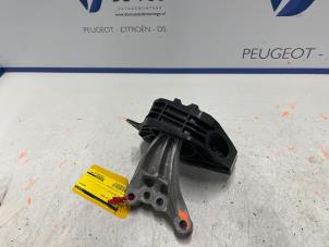 Gebruikte Motorrubber Peugeot 208 II (UB/UH/UP) 1.2 Vti 12V PureTech 75 Prijs € 70,00 Margeregeling aangeboden door De Vos Onderdelen