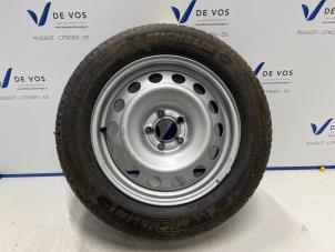 Gebruikte Velg + Band Peugeot Partner (EF/EU) 1.5 BlueHDi 100 Prijs € 90,00 Margeregeling aangeboden door De Vos Autodemontagebedrijf