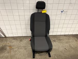 Gebruikte Voorstoel links Peugeot Partner (EA//EF/EN/EU) 1.5 BlueHDi 100 Prijs € 350,00 Margeregeling aangeboden door De Vos Onderdelen