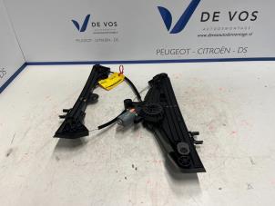 Gebruikte Ruitmechaniek 4Deurs links-voor Peugeot 408 Prijs € 100,00 Margeregeling aangeboden door De Vos Autodemontagebedrijf