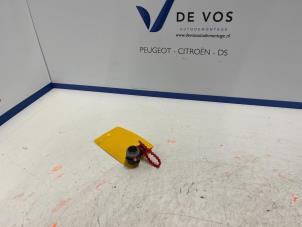 Gebruikte Parkeersensor Peugeot 408 1.6 16V HYbrid 225 Prijs € 45,00 Margeregeling aangeboden door De Vos Onderdelen