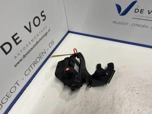 Gebruikte Claxon Peugeot 408 1.6 16V HYbrid 225 Prijs € 35,00 Margeregeling aangeboden door De Vos Onderdelen