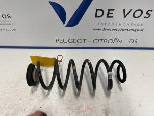 Gebruikte Schroefveer achter Peugeot 408 Prijs € 70,00 Margeregeling aangeboden door De Vos Autodemontagebedrijf