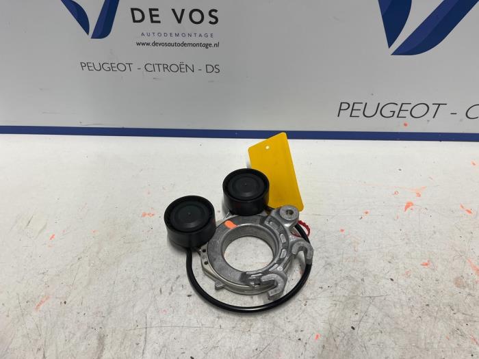 Gebruikte Spanner multiriem Peugeot 408 1.6 16V HYbrid 225 Prijs € 45,00 Margeregeling aangeboden door De Vos Onderdelen