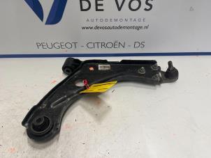 Gebruikte Draagarm rechts-voor Peugeot 5008 Prijs € 90,00 Margeregeling aangeboden door De Vos Autodemontagebedrijf