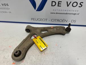 Gebruikte Triangel rechts-voor Peugeot Partner (EF/EU) 1.5 BlueHDi 100 Prijs € 135,00 Margeregeling aangeboden door De Vos Autodemontagebedrijf