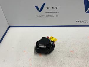Gebruikte Gordelspanner rechts Peugeot 308 CC (4B) 1.6 VTI 16V Prijs € 100,00 Margeregeling aangeboden door De Vos Autodemontagebedrijf