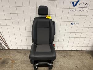 Gebruikte Voorstoel rechts Opel Vivaro 2.0 Diesel 145 Prijs € 550,00 Margeregeling aangeboden door De Vos Autodemontagebedrijf