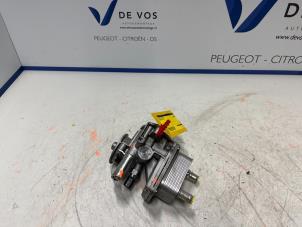 Gebruikte Oliefilterhuis Peugeot 5008 Prijs € 115,00 Margeregeling aangeboden door De Vos Autodemontagebedrijf