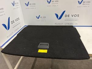 Gebruikte Kofferbak Mat DS Automobiles DS7 Crossback Prijs € 180,00 Margeregeling aangeboden door De Vos Autodemontagebedrijf