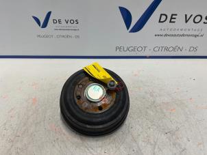 Gebruikte Remtrommel achter Opel Corsa F (UB/UH/UP) 1.2 Turbo 12V 100 Prijs € 135,00 Margeregeling aangeboden door De Vos Onderdelen