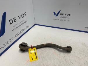 Gebruikte Reactiestang rechts-achter Peugeot 508 SW (F4/FC/FJ/FR) 1.5 BlueHDi 130 Prijs € 80,00 Margeregeling aangeboden door De Vos Onderdelen