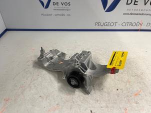 Gebruikte Dynamosteun onder DS Automobiles DS 7 1.6 16V E-Tense 225 Prijs € 55,00 Margeregeling aangeboden door De Vos Autodemontagebedrijf