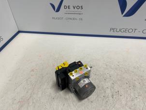 Gebruikte ABS Pomp Peugeot 308 (F3/FB/FH/FM/FP) 1.2 PureTech Hybrid 136 Prijs € 350,00 Margeregeling aangeboden door De Vos Onderdelen