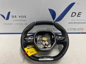 Gebruikte Stuurwiel Peugeot 3008 II (M4/MC/MJ/MR) 1.2 12V PureTech Hybrid 48V Prijs € 300,00 Margeregeling aangeboden door De Vos Onderdelen